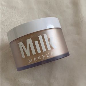 Milk Makeup Blur and Set Loose Setting Powder